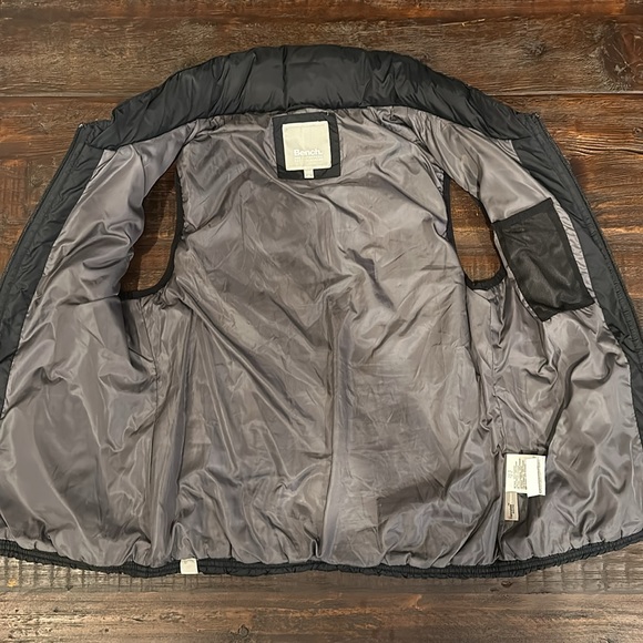 Bench. Puffer Vest with hoodie. Black. Size Medium - Picture 3 of 5